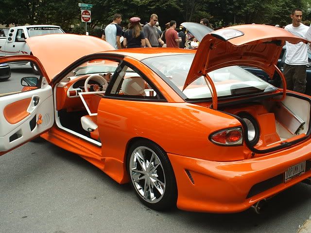 http://img.photobucket.com/albums/v618/customlowz/Judgement%20Day%202003/Album2/S2010058.jpg