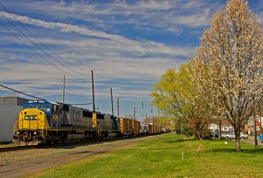 IMAGE: http://img.photobucket.com/albums/v621/2005GLI/Train%20pics/CSXQ439-14EMDAPRIL16TH.jpg