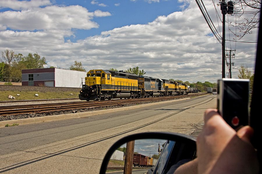 IMAGE: http://img.photobucket.com/albums/v621/2005GLI/Train%20pics/NYSWSU99April19th.jpg