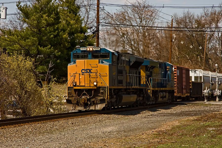 IMAGE: http://img.photobucket.com/albums/v621/2005GLI/Train%20pics/SD70ACebergenfield.jpg