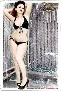 http://img.photobucket.com/albums/v621/NikkiV/Modeling/l_cf02b903cf04a0dd9020d410557fd97b.jpg