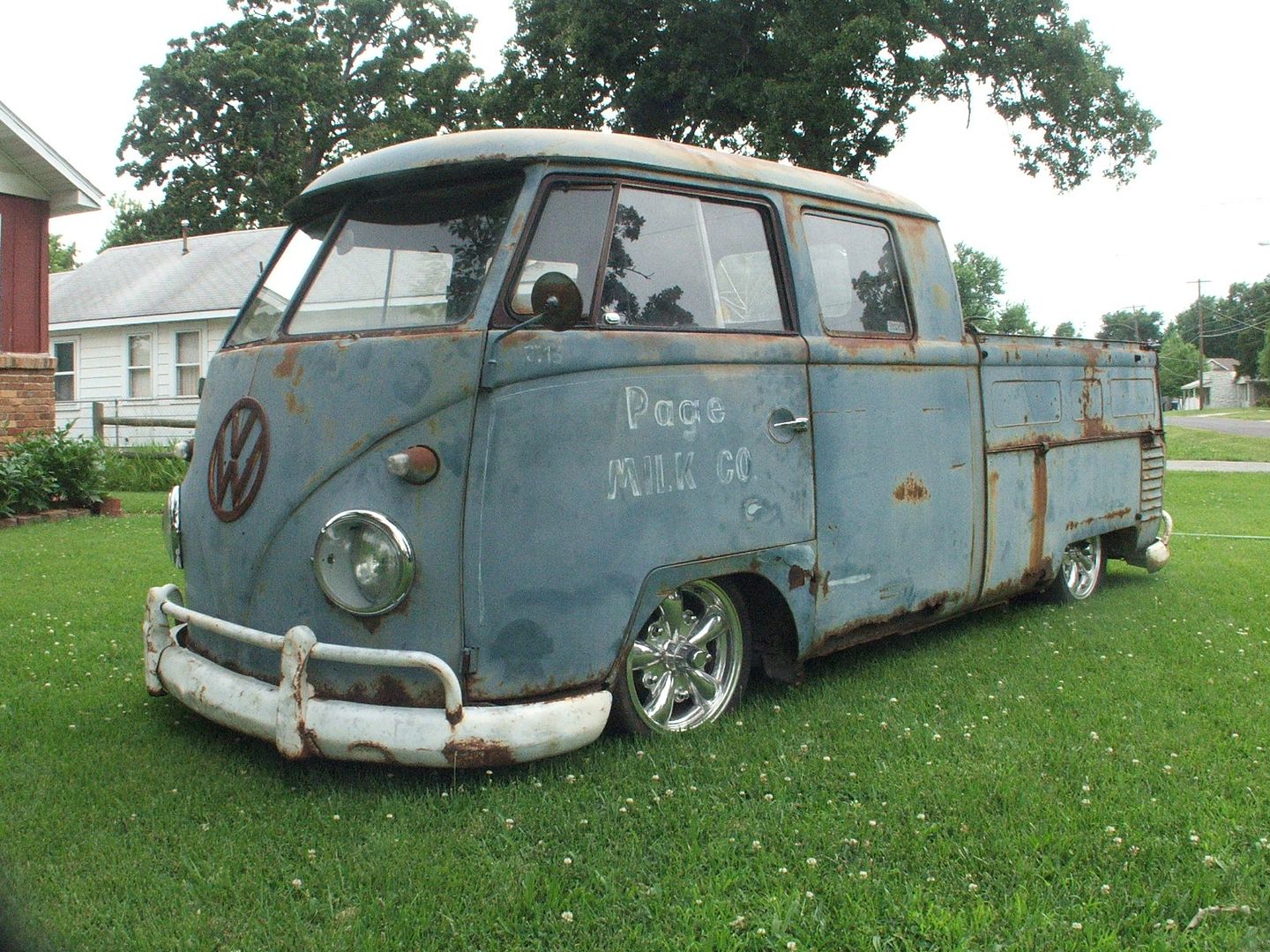 http://img.photobucket.com/albums/v621/squareonair/car/59%20doublecab/DSCF2192.jpg