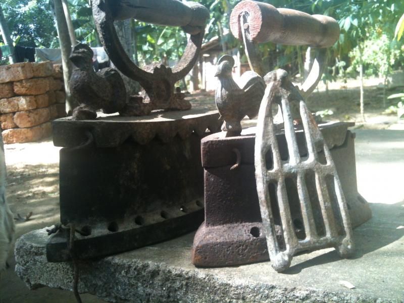 bán bàn ủi con gà bằng đồng + sắt giá rẻ và nhiều thứ đồ xưa - 1