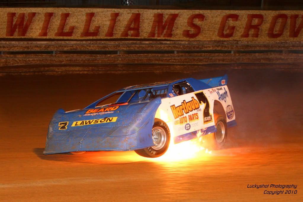 IMAGE: http://img.photobucket.com/albums/v624/jetzwing/maple%20grove/IMG_1815-1.jpg