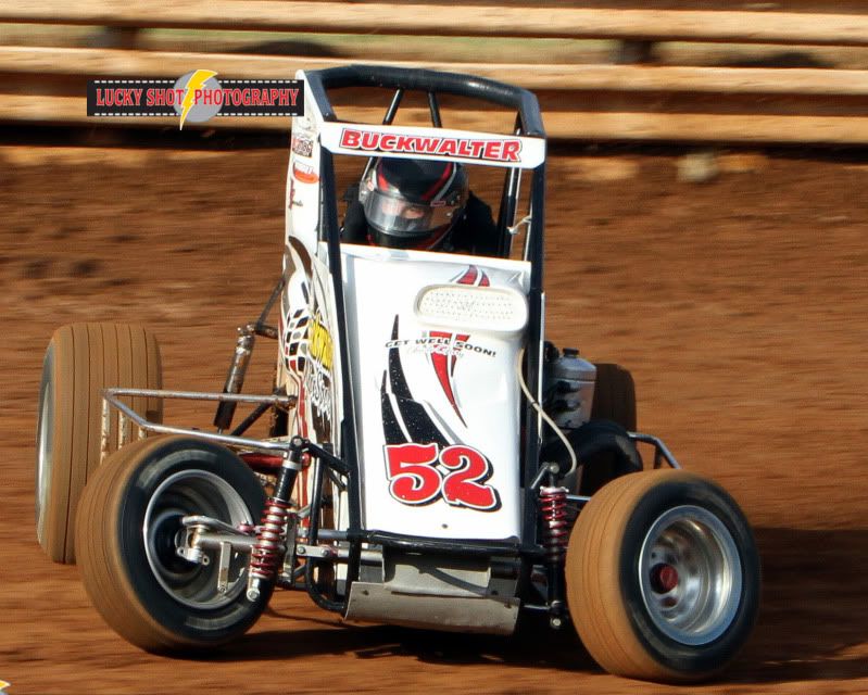 IMAGE: http://img.photobucket.com/albums/v624/jetzwing/wingless/buckwalter8x10_1.jpg