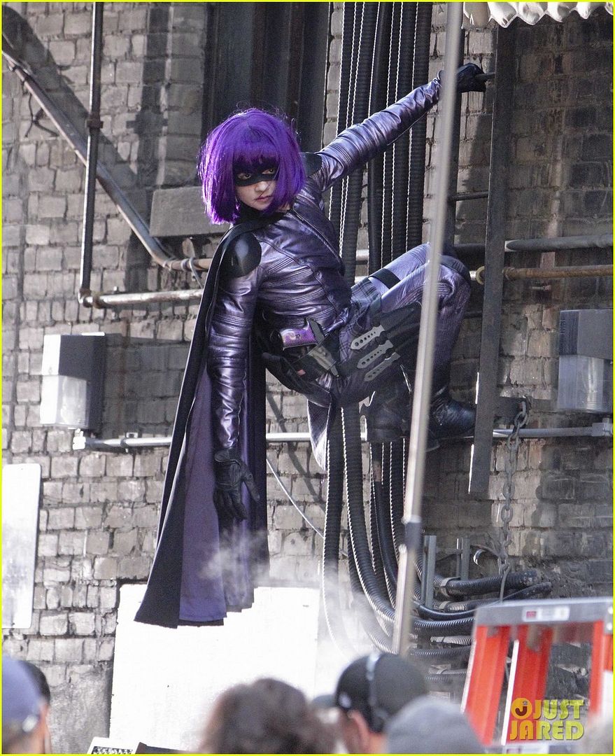 chloe-moretz-kick-ass-2-set-031.jpg
