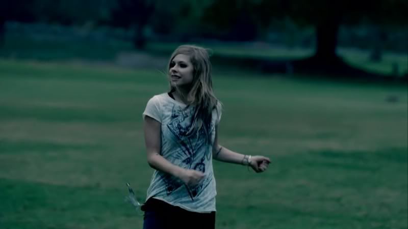  Videoclip Avril Lavigne Alice Underground 