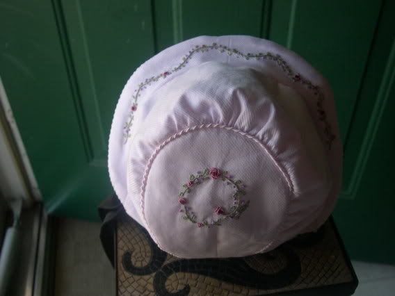 back view of bonnet