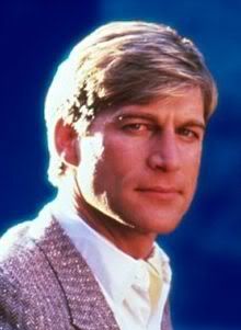 220px-Simon_MacCorkindale_2.jpg