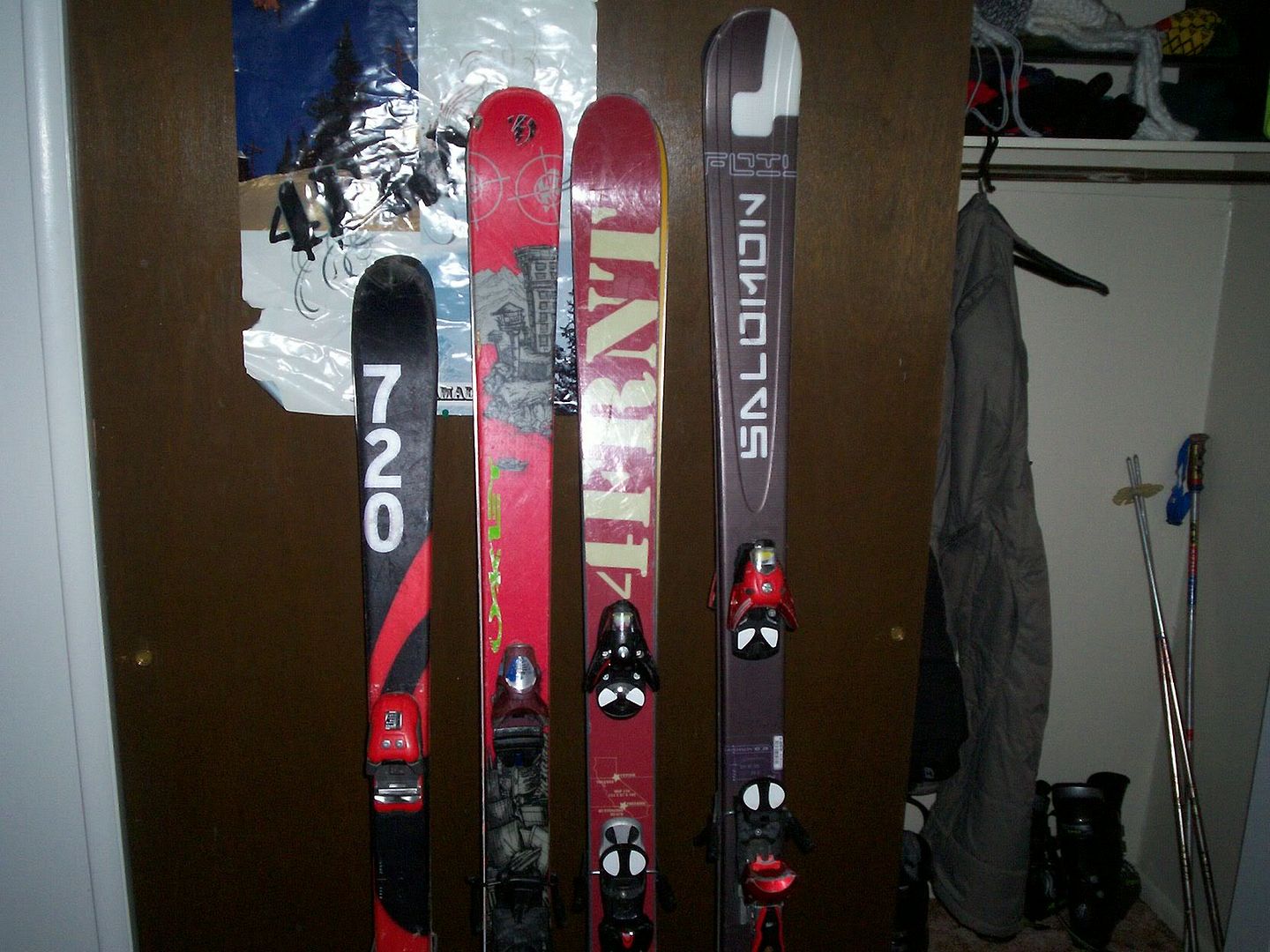 Skis.jpg