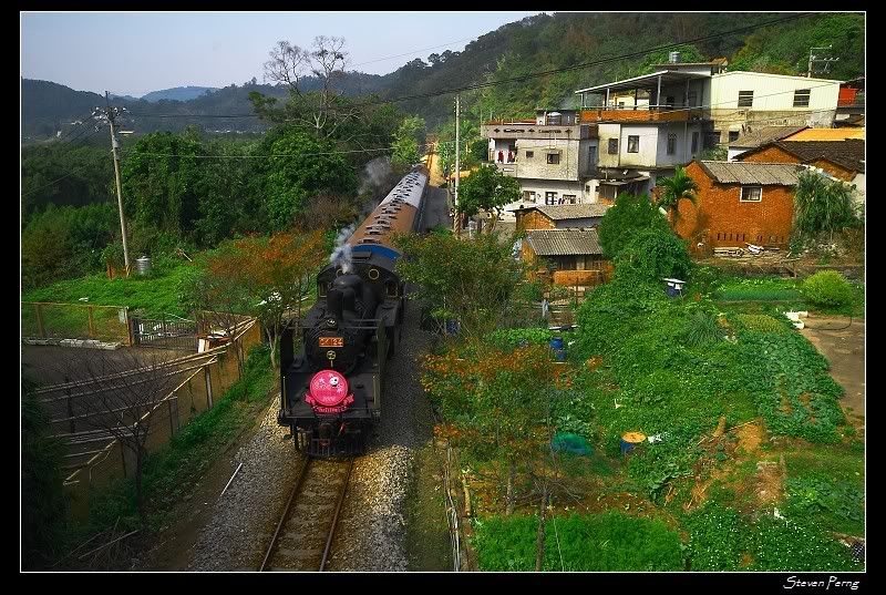 2006愛戀內灣線 CK124 蒸氣老火車-穿過小村落