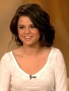 Selena Gomez Beautiful on the View Photos