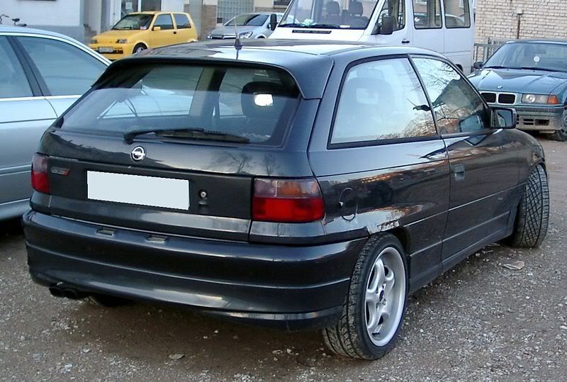 800px-Opel_Astra_GSI_rear_20080208.jpg