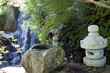 th_Japanesegardenwaterfeature2.jpg