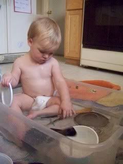 kylee playing in a bucket of water