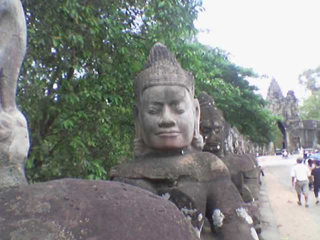 Photo taken from hp: Angkor Thom - Good Statues