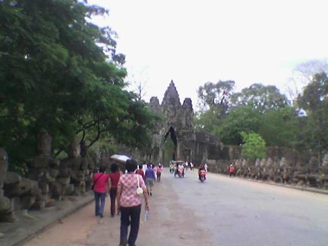 Photo taken from hp: Angkor Thom