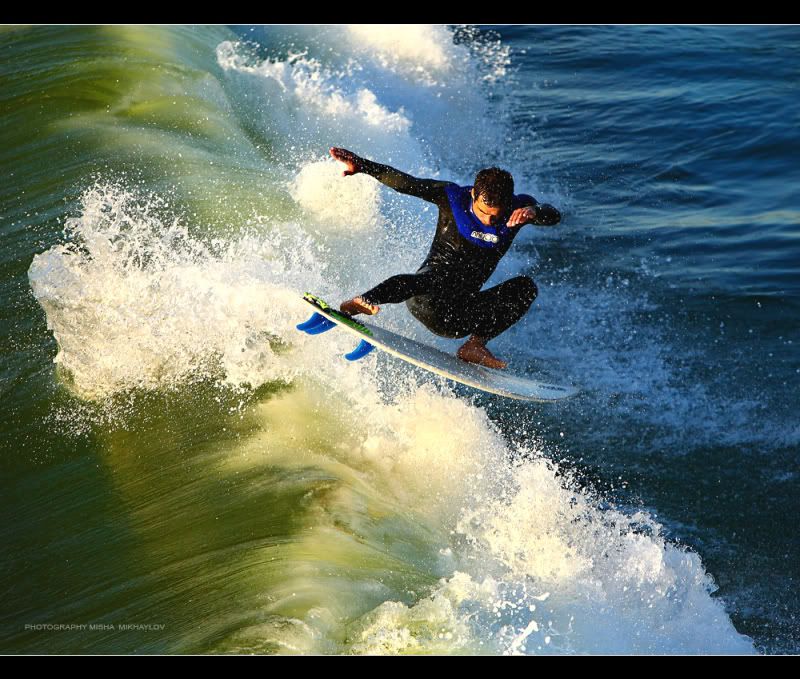 IMAGE: http://img.photobucket.com/albums/v636/korr123/AboveGreenandBluesurfing.jpg