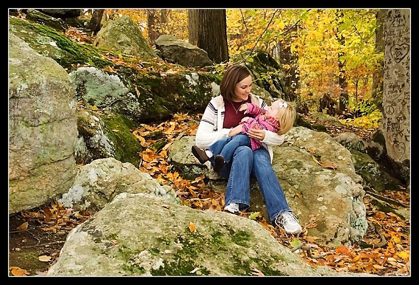 IMAGE: http://img.photobucket.com/albums/v636/rrrr/cassielisa.jpg