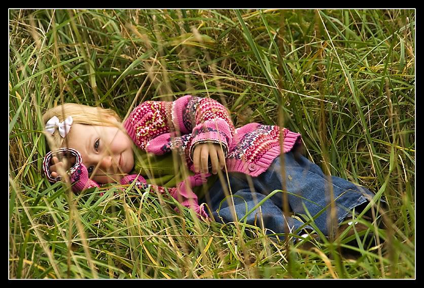 IMAGE: http://img.photobucket.com/albums/v636/rrrr/lisaingrass3.jpg