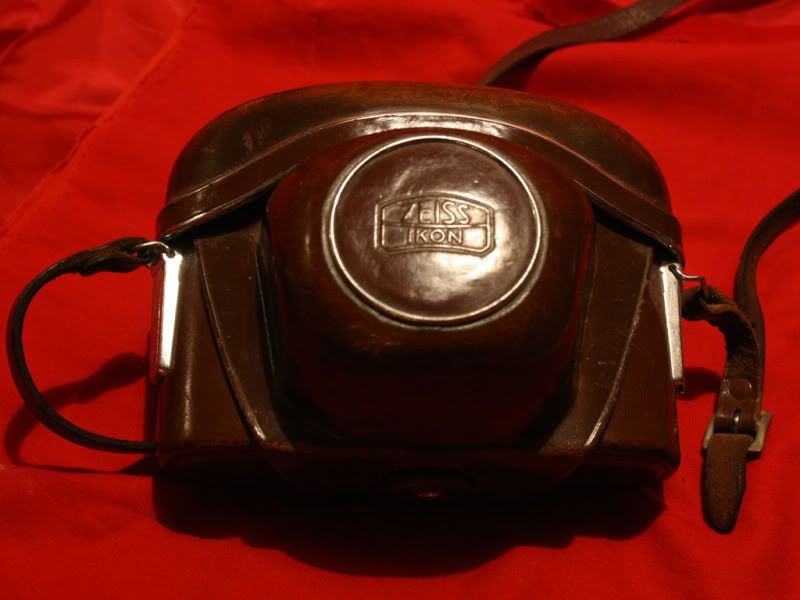 IMAGE: http://img.photobucket.com/albums/v637/tbone903/zeissbag.jpg