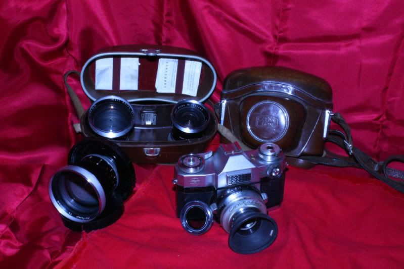 IMAGE: http://img.photobucket.com/albums/v637/tbone903/zeissgear2.jpg