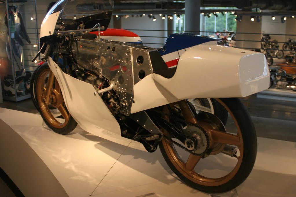 http://img.photobucket.com/albums/v638/Mafdark/Barber%20Vintage%20Motorsports%20Museum/aad26266.jpg