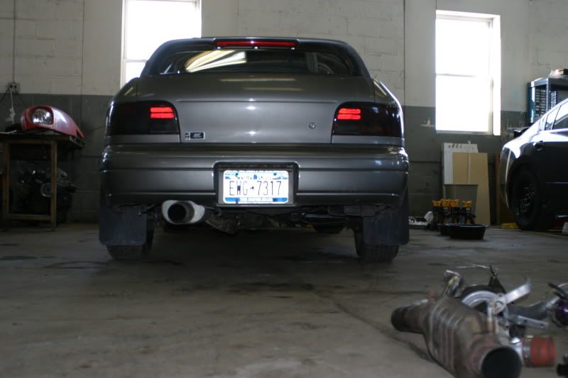 http://img.photobucket.com/albums/v638/Mafdark/garageandparts252.jpg