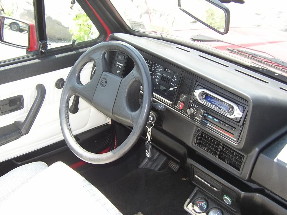 http://img.photobucket.com/albums/v638/cruciformx/cabrio/09Driversdash.jpg