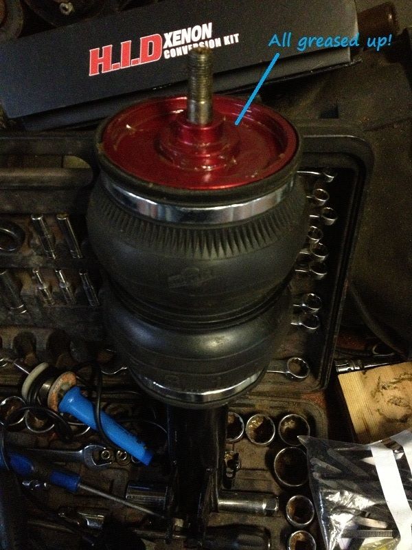 airridestrutsgreasingfitting3.jpg