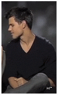 TAYLOR-LAUTNERS-GAY-HAND-1323185456.gif