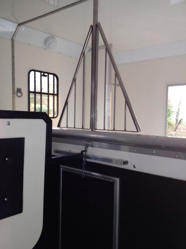 Anyone fitted an anti weave grill in to their horsebox? Horse and