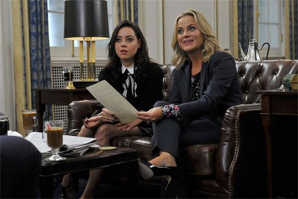 image of April and Leslie in DC, from Parks & Recreation