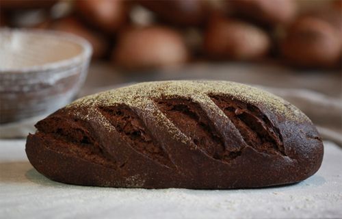 image of a loaf of pumpernickel bread