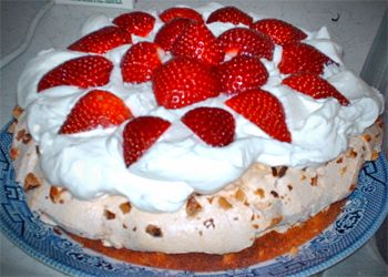 image of a strawberry torte