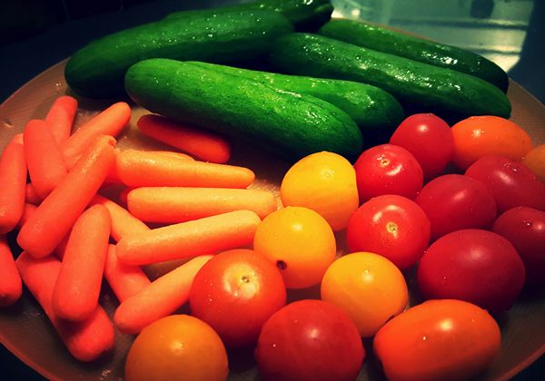 image of a colorful plate of freshly washed vegetables