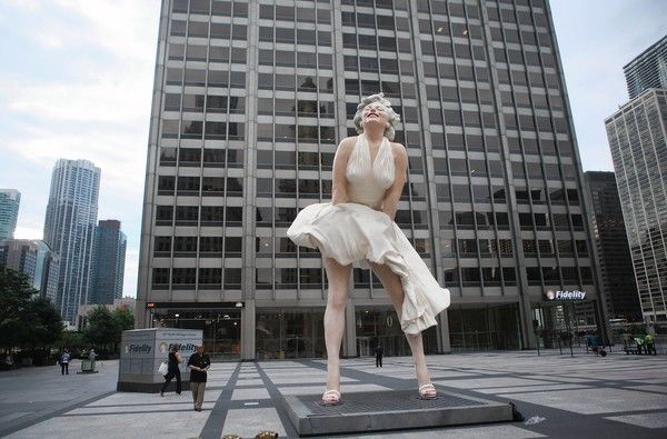 photo of Marilyn Monroe statue in Chicago