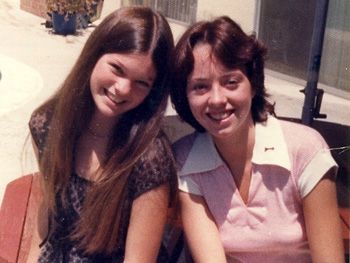 image of Valerie Bertinelli and Mackenzie Phillips as Barbara and Julie Cooper from the sitcom One Day at a Time