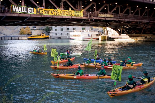 image of the Robin Hoods in kayaks on the Chicago River