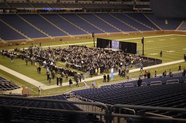 image of Romney speaking to an almost entirely empty stadium in Michigan