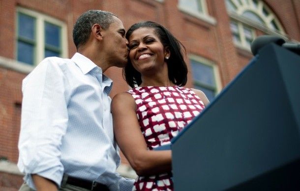image of President Obama kissing First Lady Obama on the cheek