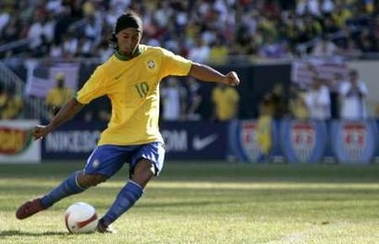 ronaldinho kick