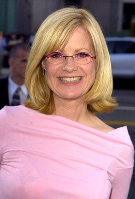 image of actress Bonnie Hunt, a middle-aged blond curvy white woman with glasses
