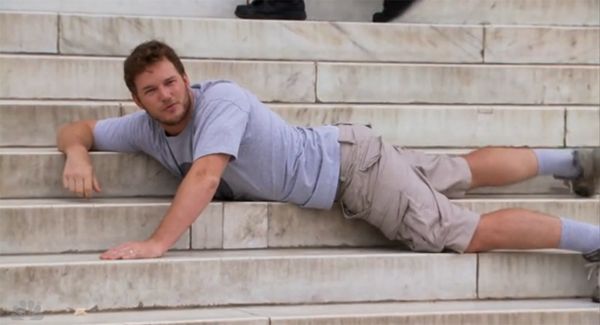 Andy (Chris Pratt) lying on the stairs of the Lincoln Memorial