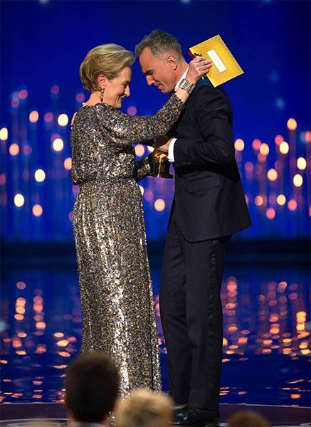 image of Meryl Streep presenting Daniel Day-Lewis with his Oscar