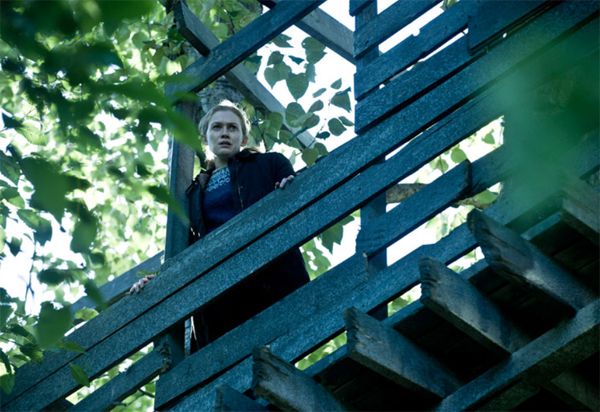 image of Detective Sarah Linden (Mireille Enos) in a treehouse