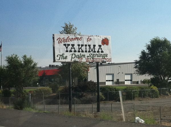 image of sign reading 'Welcome to Yakima, the Palm Springs of Washington!'