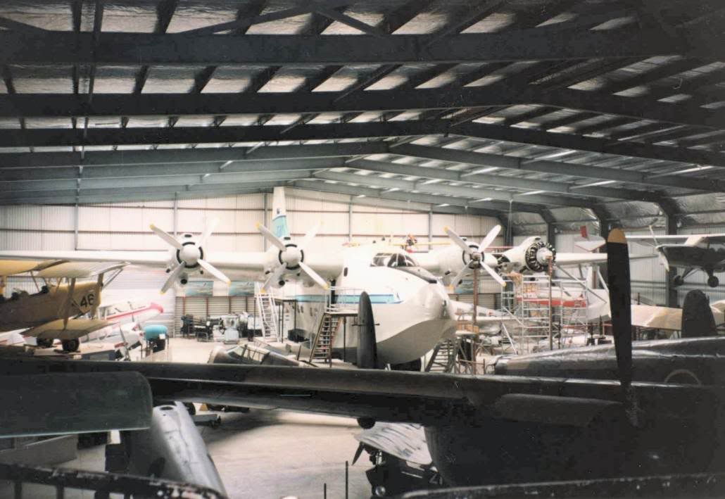 http://img.photobucket.com/albums/v643/Dave_Homewood/SolentHangara.jpg