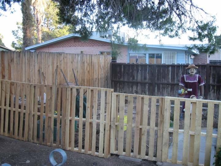 Pallets Garden Fence Out