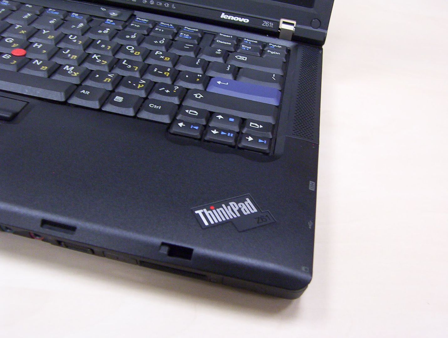 The T61, despite being a later model still sports the classic "IBM Thinkpad" logo. I think this machine was one of the last batches ever with this logo.